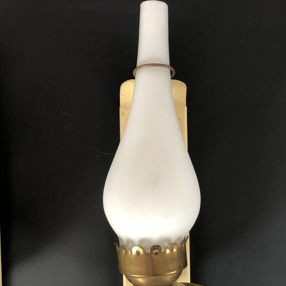 Image 1 of Paar vintage koperen gelakte en opaline glazen wandlampen Italië 1950
