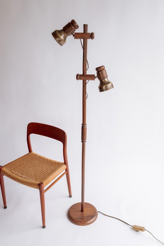 Image 1 of Vintage Houten Vloerlamp Met Messing Kapjes