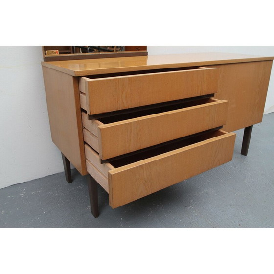 Image 1 of Vintage essenhouten dressoir met spiegel, Duitsland 1960