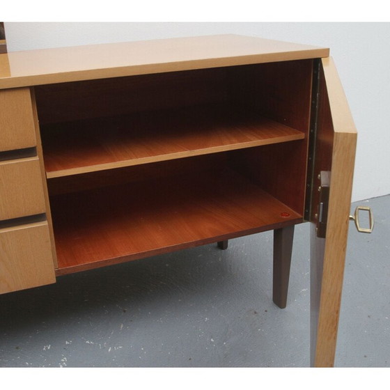 Image 1 of Vintage essenhouten dressoir met spiegel, Duitsland 1960