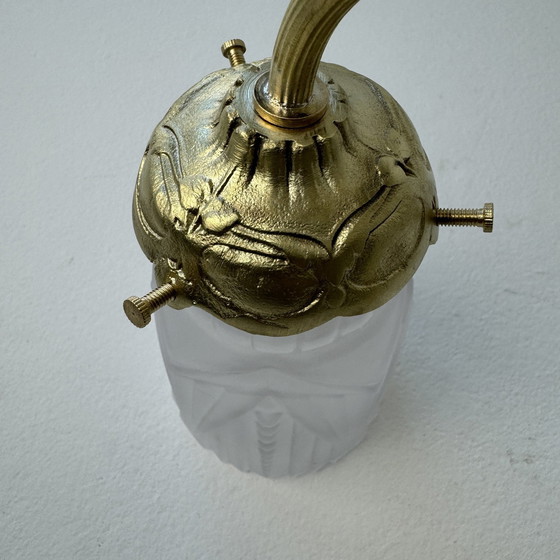 Image 1 of Antieke Art-Deco wandlamp van messing en glas