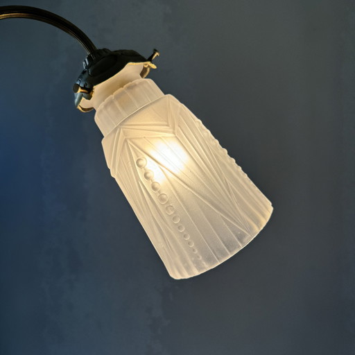 Antieke Art-Deco wandlamp van messing en glas