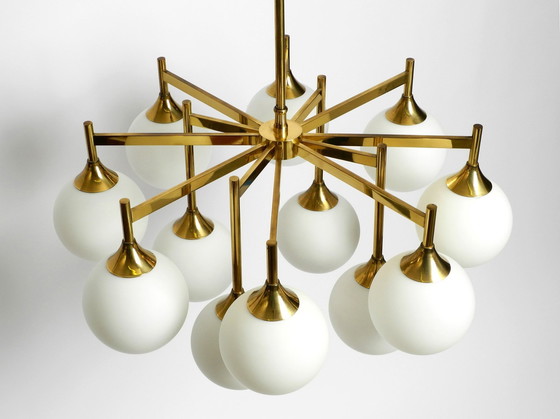 Image 1 of Grote Originele 60S Space Age Kaiser messing plafondlamp met 12 witte glazen bollen