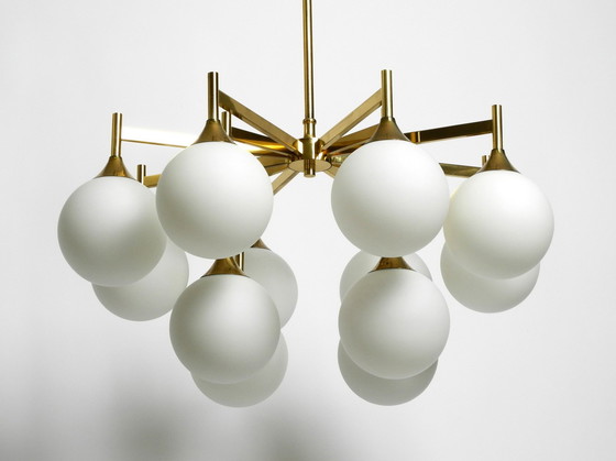 Image 1 of Grote Originele 60S Space Age Kaiser messing plafondlamp met 12 witte glazen bollen