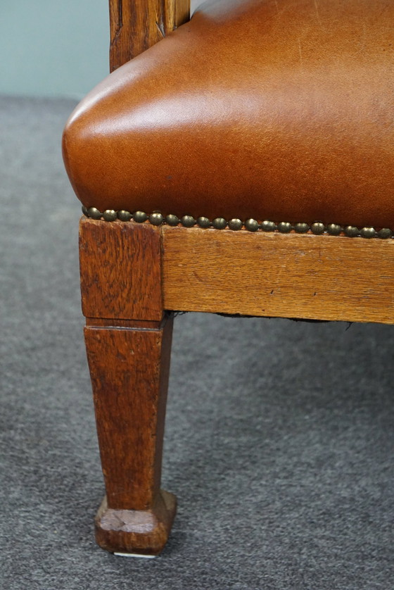 Image 1 of Fauteuil met leeuwenkoppen opnieuw bekleed met cognac kleurig rundleer