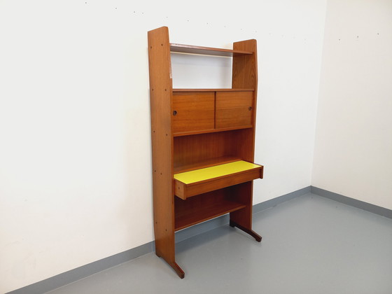 Image 1 of Boekenkast en secretairekast in teakhout en geel melamine uit de jaren 60