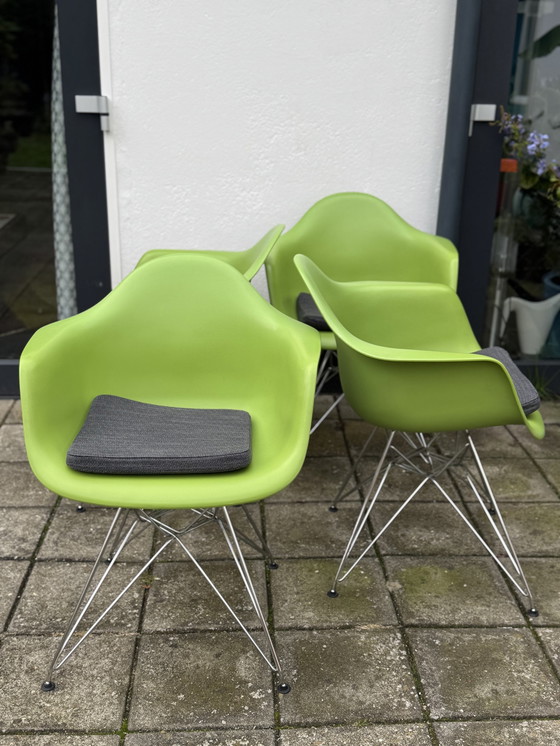 Image 1 of Set van 4 stoelen in Dar-stijl