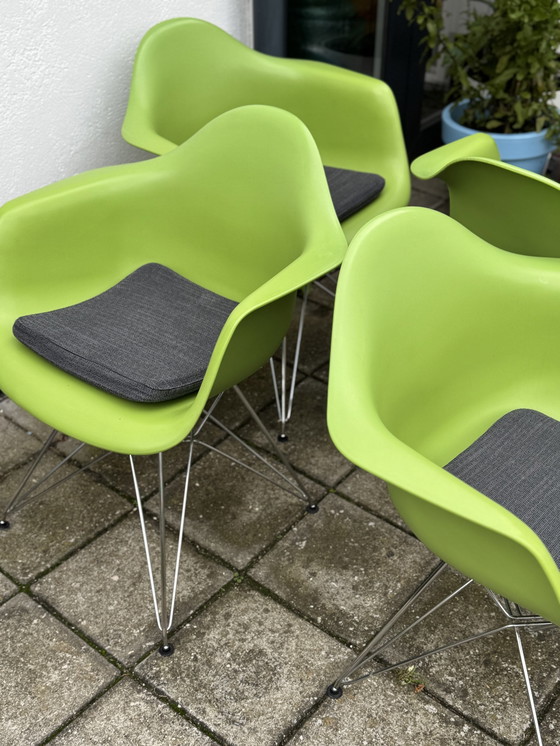 Image 1 of Set van 4 stoelen in Dar-stijl