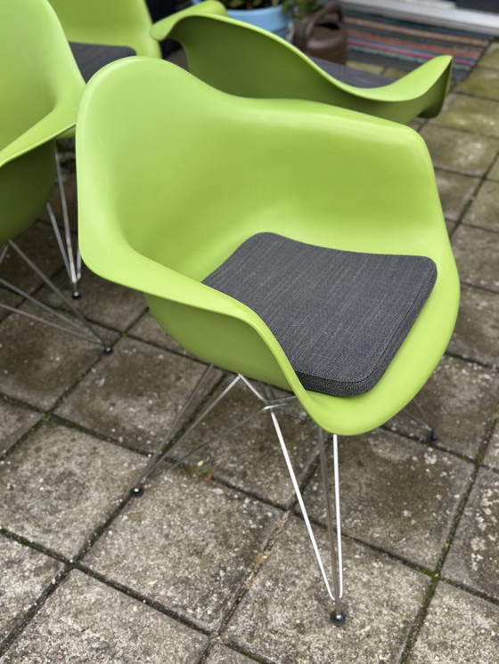 Image 1 of Set van 4 stoelen in Dar-stijl