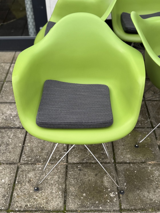 Image 1 of Set van 4 stoelen in Dar-stijl