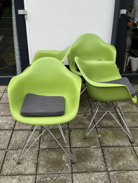 Image 1 of Set van 4 stoelen in Dar-stijl