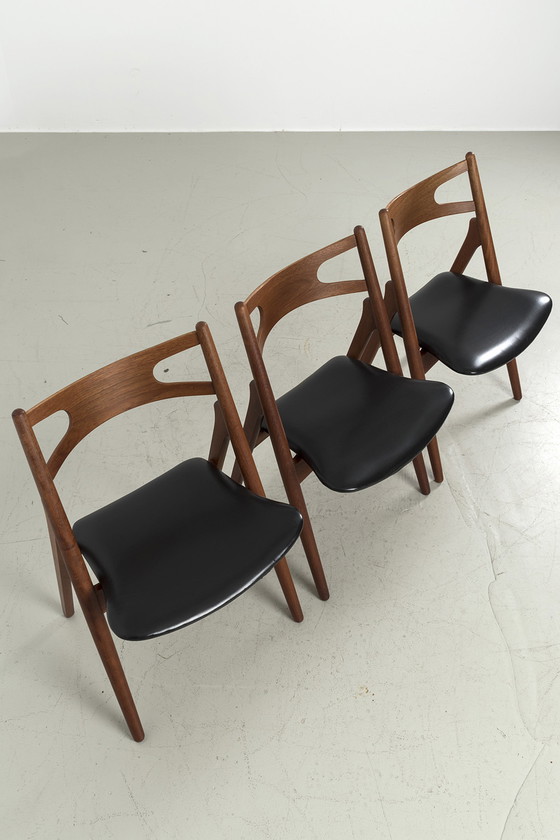 Image 1 of Set van 3 ‘CH29P Sawbuck’ eetkamerstoelen