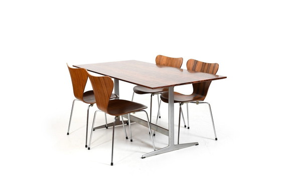 Image 1 of Arne Jacobsen Shaker Tafel en Serie 7 Stoelen 1960S