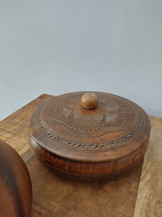 Image 1 of Vintage houtsnijwerk opbergpot met deksel