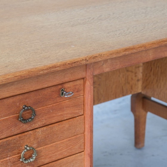 Image 1 of Deens eikenhouten bureau Mid Century, 1960