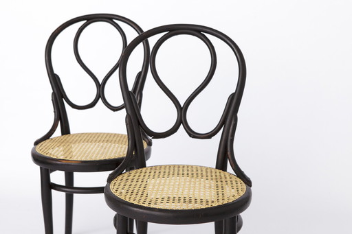 2 Thonet stoelen nr. 20, ca. 1930-1940S