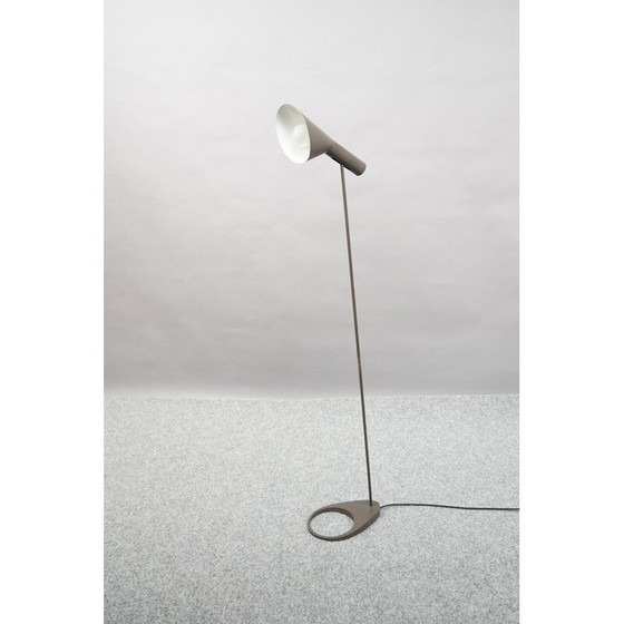 Image 1 of Vintage grijze metalen vloerlamp van Arne Jacobsen voor Louis Poulsen, Denemarken 1970