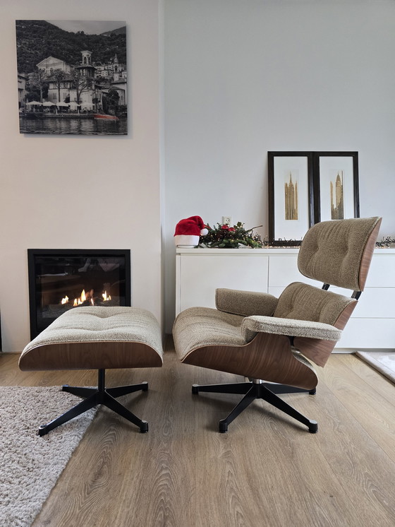 Image 1 of Vitra Eames Lounge Chair Nubia - Notenhout