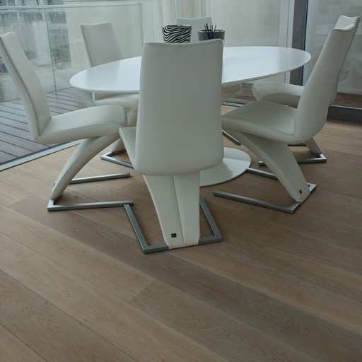 Knoll Saarinen tafel + 6 Stoelen Rolf Benz Model 7800 Wit Lederen Bekleding/Metalen Frame