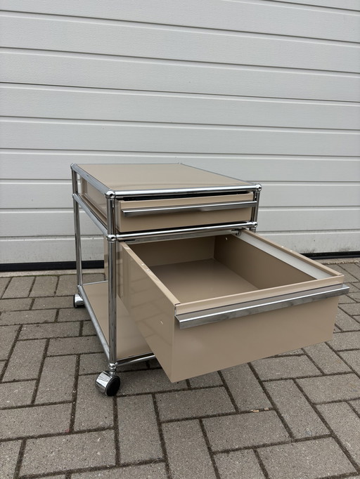 USM Haller nachtkastje, top staat, beige