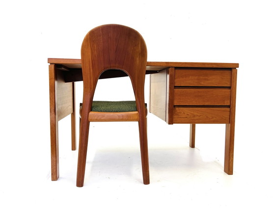 Image 1 of Teakhouten Bureau ‘60