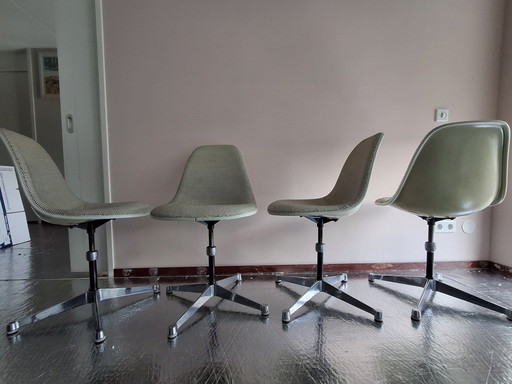 4 X Eames Psc Draaistoel In Fiberglass Met Bekleding En In Hoogte Verstelbaar, Herman Miller, 1960'S