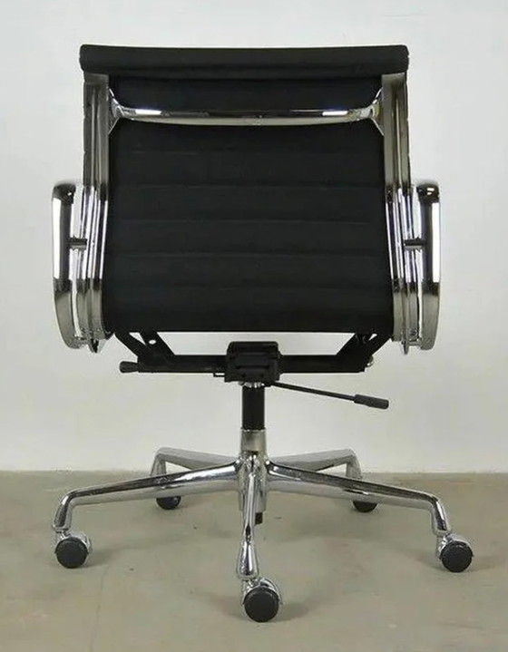 Image 1 of Vitra Eames EA117 Bureaustoel