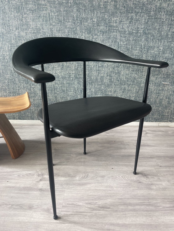 Image 1 of 4x Volledig zwarte P40 fauteuil van Giancarlo Vegni voor Fasem, ca80s