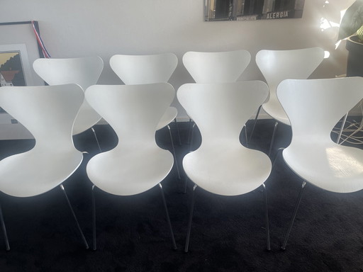 8x Fritz Hansen Series 7 Vlinderstoel Witgelakt