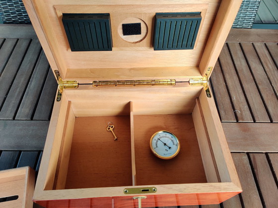 Image 1 of Gelakte Humidor