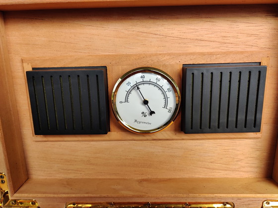 Image 1 of Gelakte Humidor