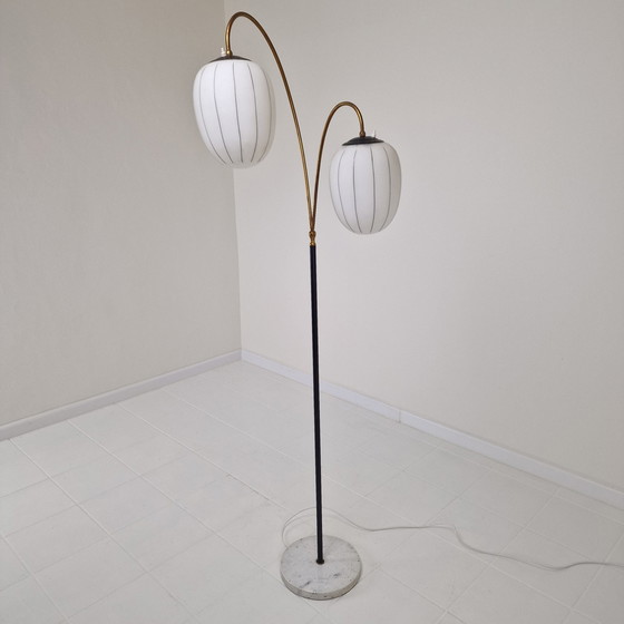 Image 1 of Staande lamp met marmeren voet en opaline glas, Italië 1960'S