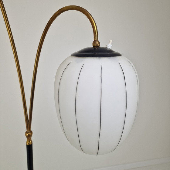 Image 1 of Staande lamp met marmeren voet en opaline glas, Italië 1960'S