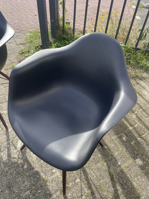 5x Vitra Eames Stoelen