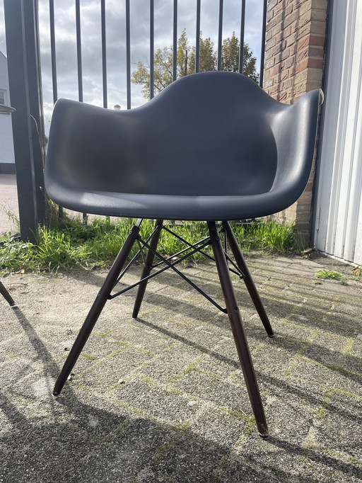 5x Vitra Eames Stoelen