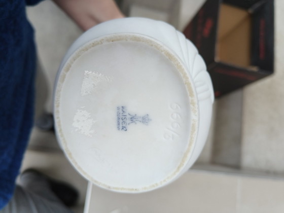 Image 1 of Twee Witte Porseleinen Vazen Kaiser Manfred Frey