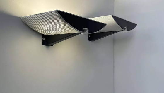 Image 1 of Modernistische wandlamp, zwart en wit gelakt metaal, Italië 1980