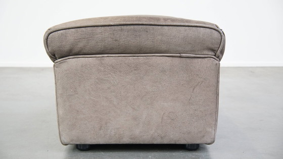 Image 1 of Grijze Vintage Lederen Elementen Design Bank + Hocker