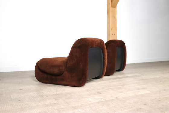 Image 1 of 2x 1P 'Malù' loungestoelen in Bruin corduroy bekleding door Diego Mattu