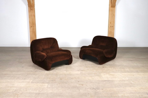 Image 1 of 2x 1P 'Malù' loungestoelen in Bruin corduroy bekleding door Diego Mattu