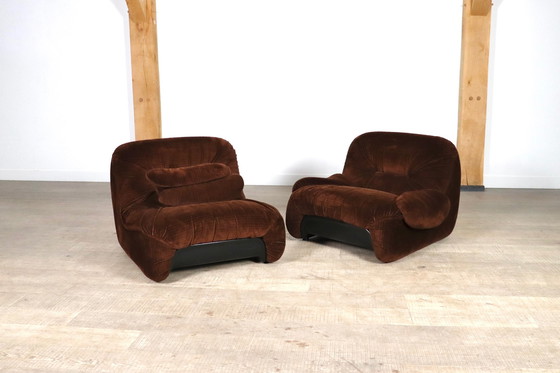 Image 1 of 2x 1P 'Malù' loungestoelen in Bruin corduroy bekleding door Diego Mattu