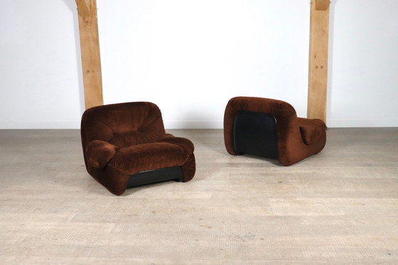 Image 1 of 2x 1P 'Malù' loungestoelen in Bruin corduroy bekleding door Diego Mattu