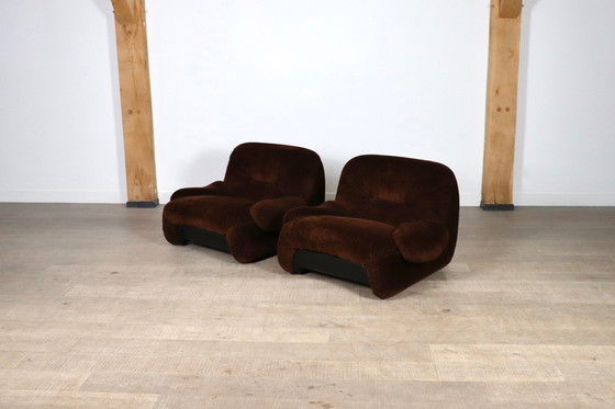 Image 1 of 2x 1P 'Malù' loungestoelen in Bruin corduroy bekleding door Diego Mattu