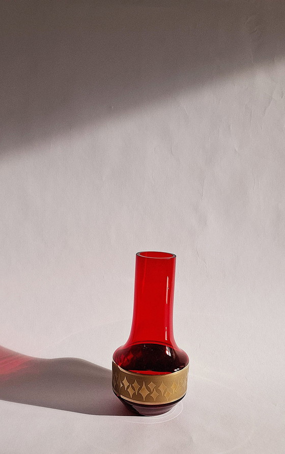 Image 1 of Vintage Tsjechisch kunstglas vaas in robijn/goud uit Bohemen