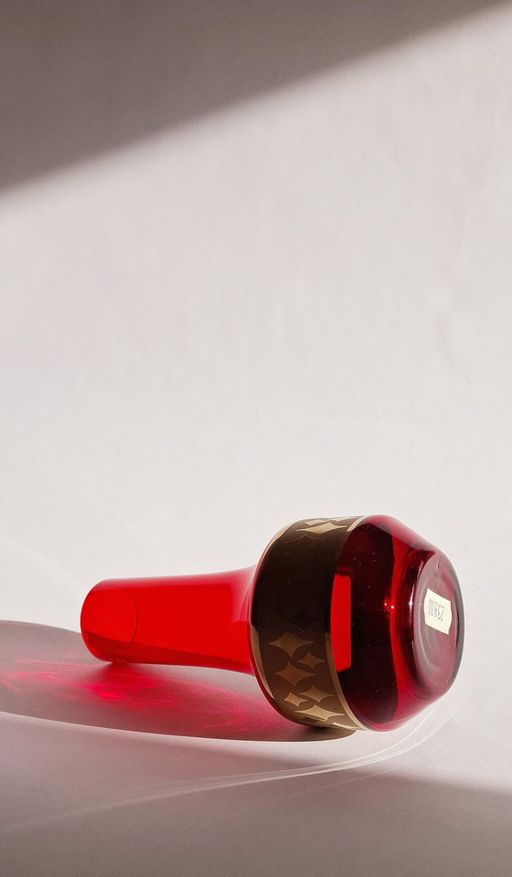 Image 1 of Vintage Tsjechisch kunstglas vaas in robijn/goud uit Bohemen
