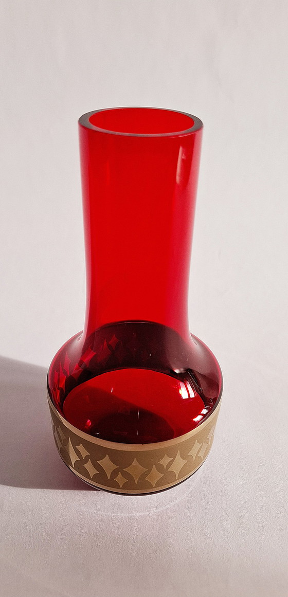Image 1 of Vintage Tsjechisch kunstglas vaas in robijn/goud uit Bohemen