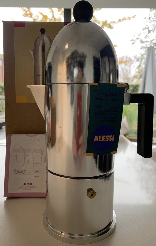 Alessi, Espresso koffiezetapparaat 6 kopjes, Ontwerp Aldo Rossi.