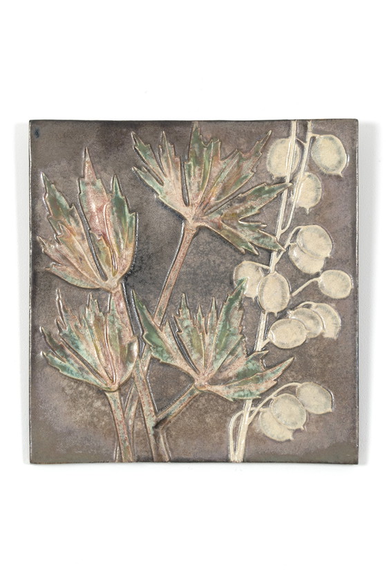 Image 1 of Majolica Amaryllis wandbord