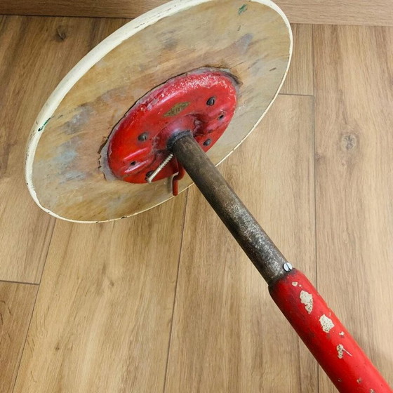 Image 1 of Vintage industriële kruk van rood metaal en hout voor Mirima, 1970