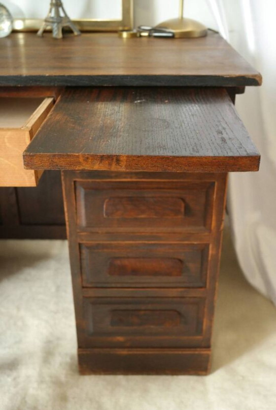 Image 1 of Vintage eikenhouten bureau met voet